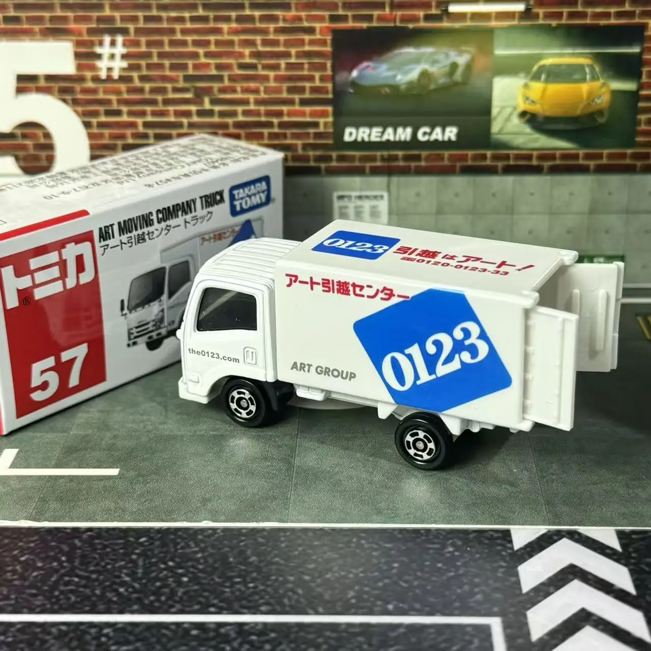 Фото Модель грузовика Tomica Regular Series No.57 Art Moving Center Truck от Takara Tomy, литая под давлением, подарок для детей №5