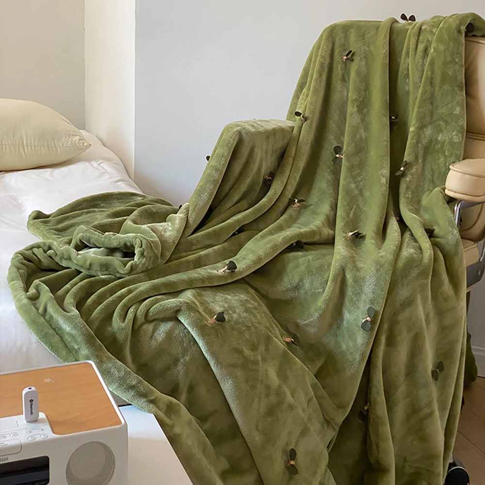 

Winter Flannel Blankets For Beds Soft Warm Coral Fleece Home Decor Leaves Embroidered Quilt Cover Bedspread Plaid Blankets