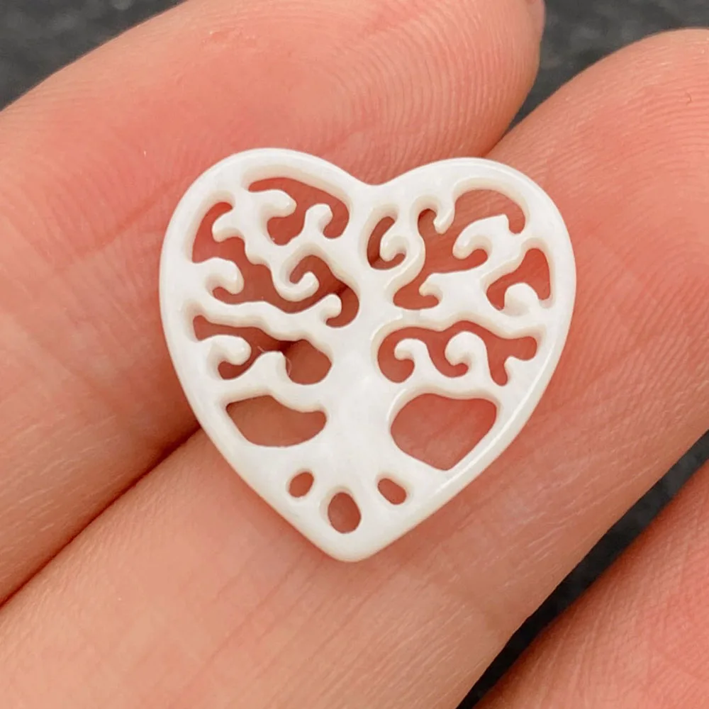 

Carved Heart 16mm Size Openwork Freshwater Shell High Quality Charm Pendant for DIY Jewelry Making Necklace Earring Ornament