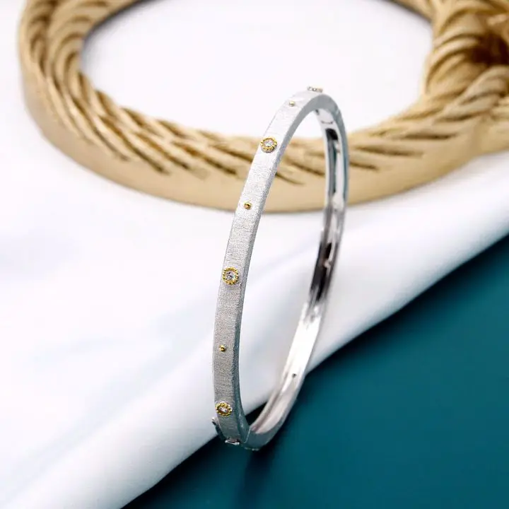 Женский браслет из серебра 925 пробы с минималистским рисунком