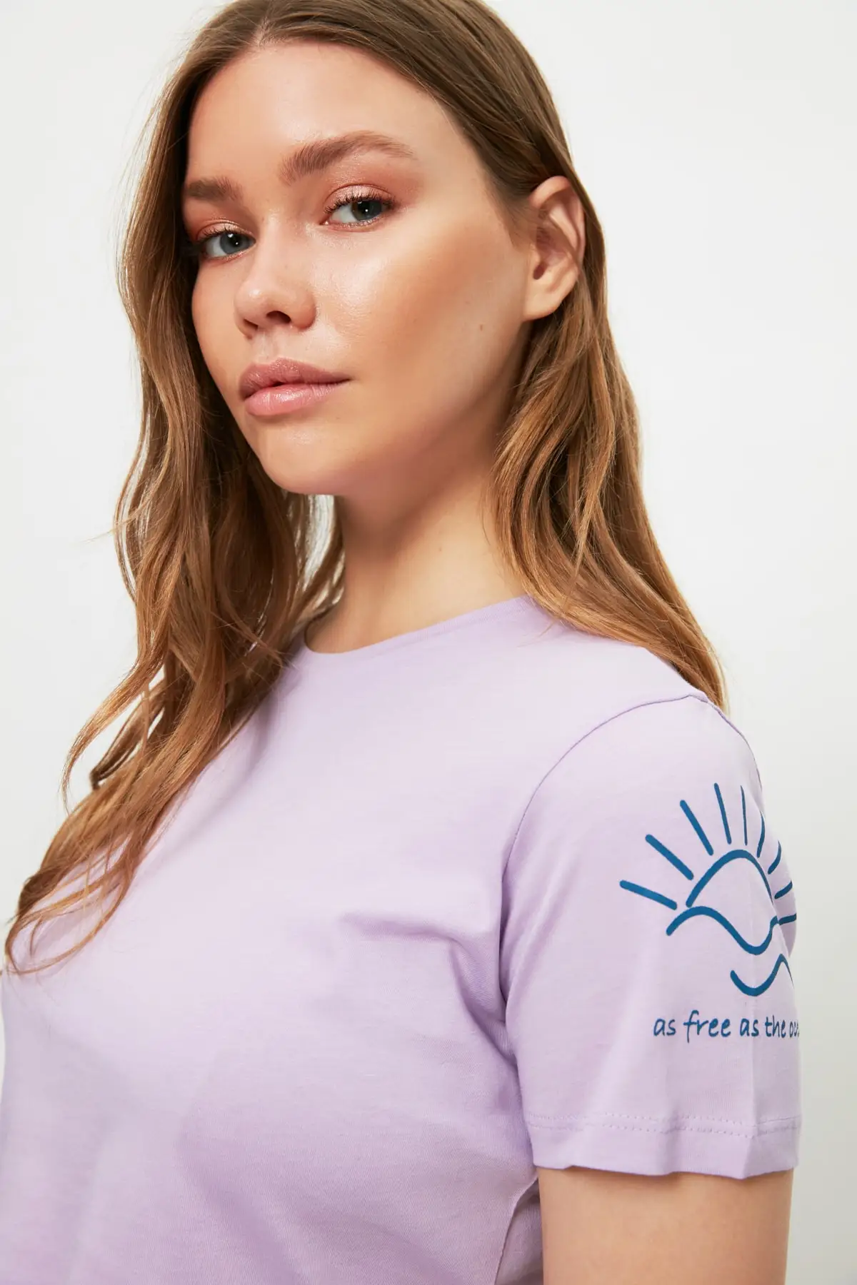 

Trendyol 100 Organic Cotton Printed Crop Knitted T-Shirt TWOSS21TS3604