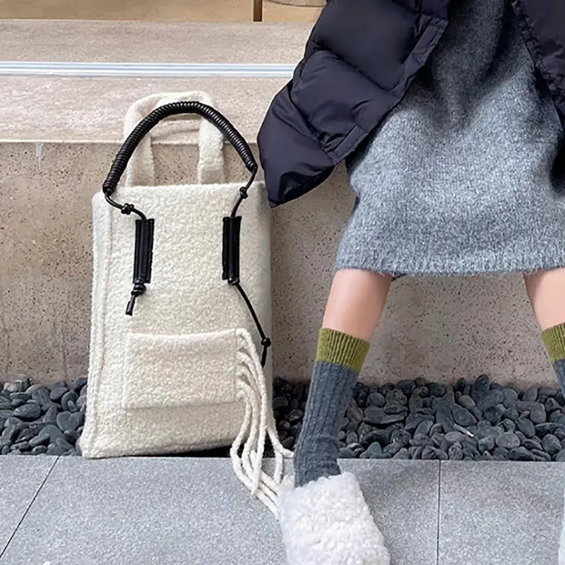 

Faux Fur Tote Handbags for Women Brand Designer Winter Shopper Ladies Shoulder Bag Plush Female Top Handle Bag New 2022 Luxury