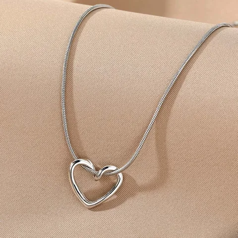 Женское колье с подвеской в виде сердца, простой кулон в виде полого сердца, Необычное Ожерелье до ключицы с геометрическим дизайном, ювелирное изделие в подарок