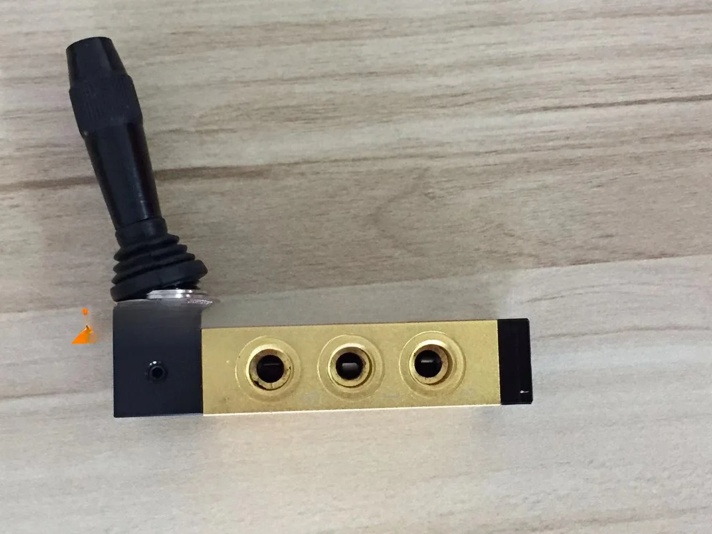 PNEUMAX News Электромагнитный клапан 228.52.9/2 228.52.2.1/1 |