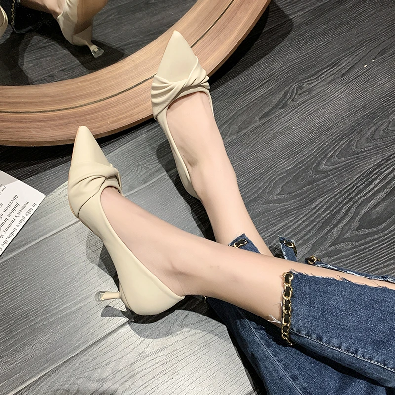 

2023 Spring and Autumn New Pointed Solid Leather Face Professional Work Women's Shoes Versatile Outwear Shallow Cut Shoes