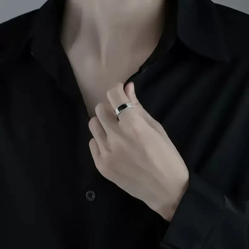 Кольцо мужское из серебра 925 пробы с рисунком дракона