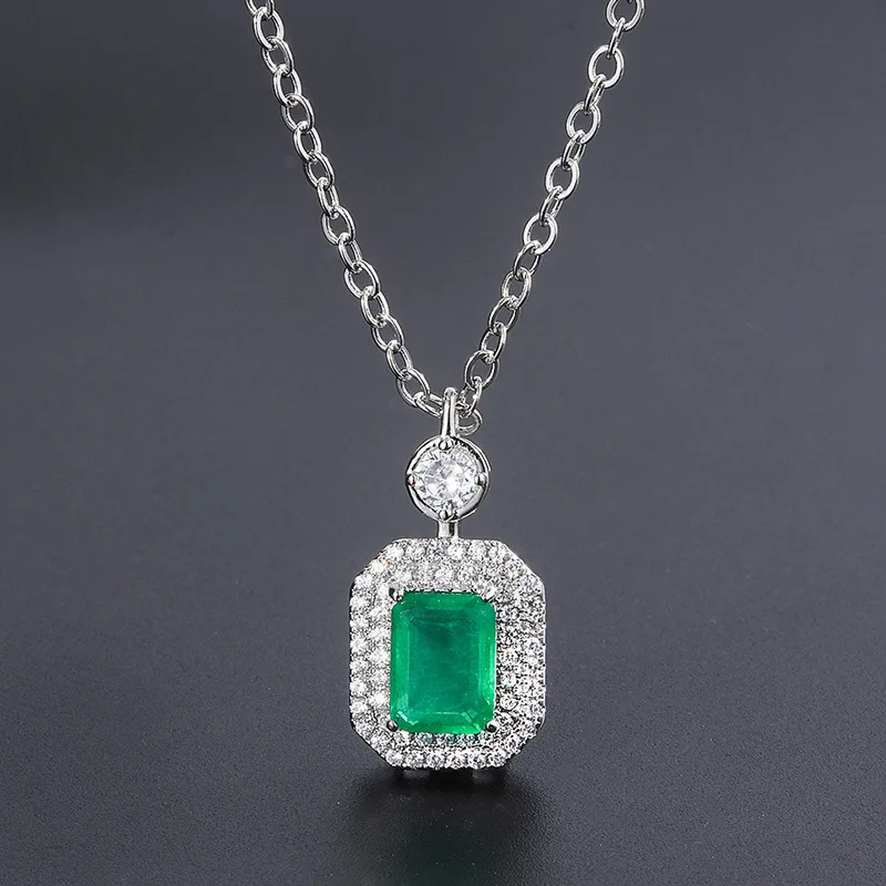 

2023 New Square Emerald High Carbon Diamond Pendant Necklace Clavicle Chain Women's Classic Jewelry Wedding Anniversary Gift