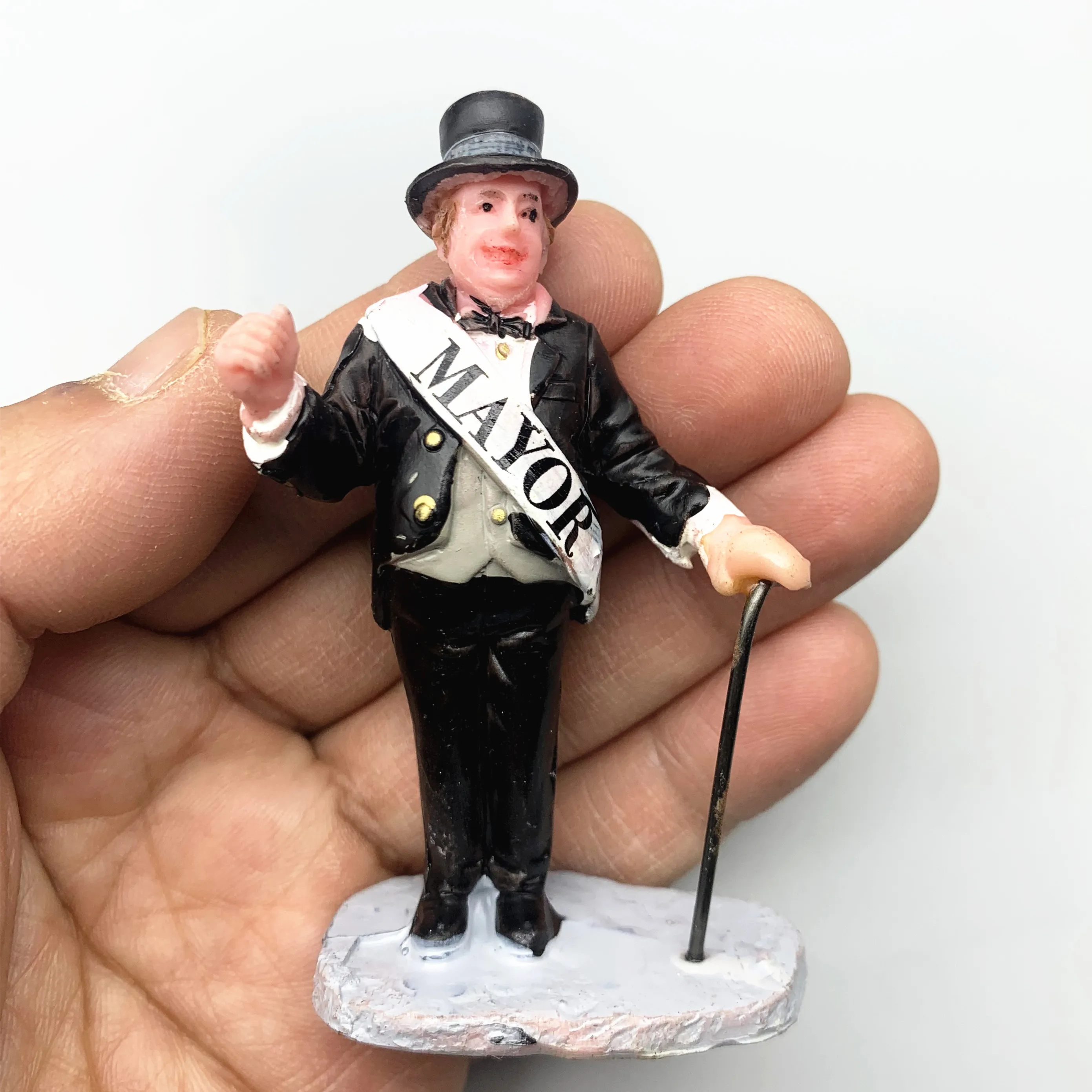 

Миниатюрная садовая скульптура из канифоли