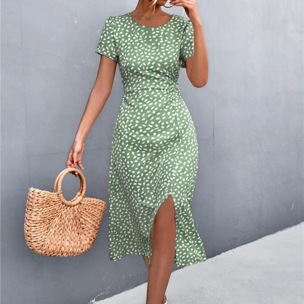 

Женское платье с цветочным принтом, коротким рукавом и мягкой текстурой