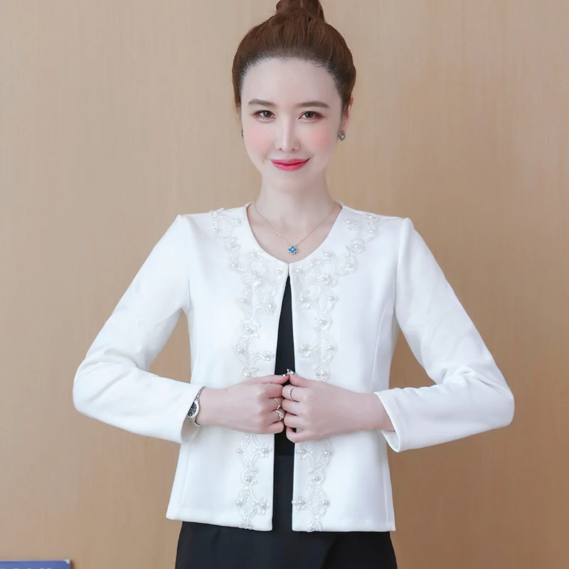 Куртка женская зимняя с длинным рукавом и бисером B888