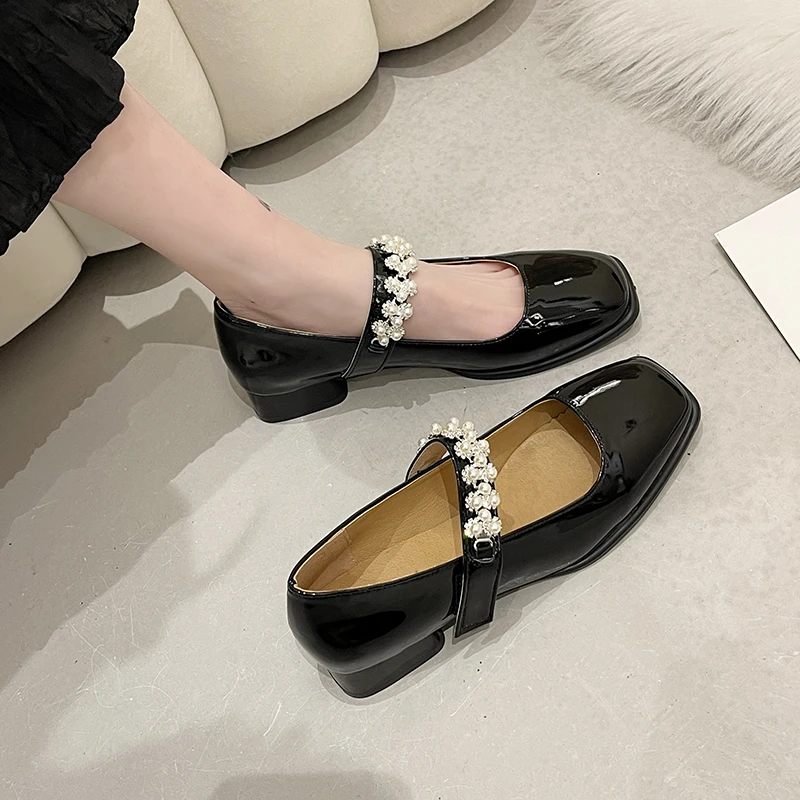 Женские туфли-оксфорды из лакированной кожи на низком каблуке с квадратным