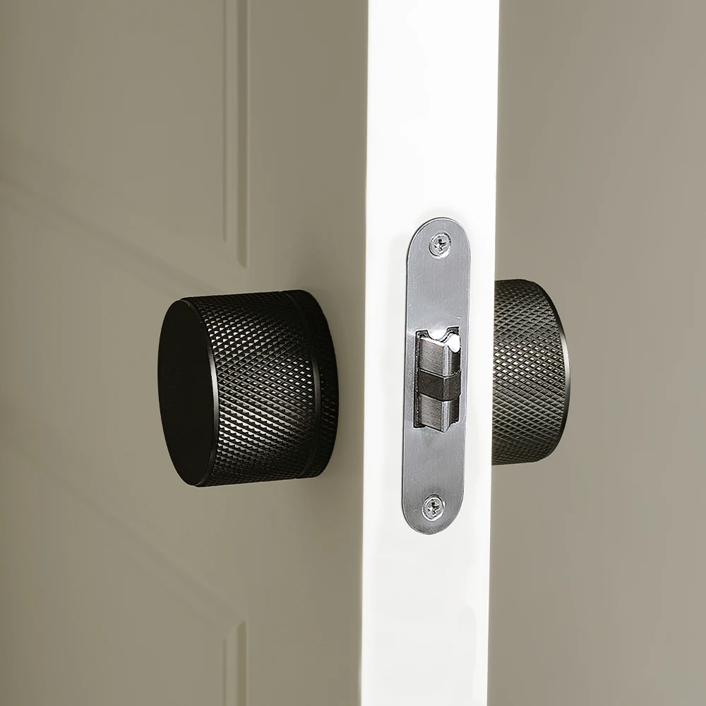 Фото DOOROOM новые замки для конфиденциальности без ключа, дверные замки для дома, ванной комнаты, черное золото, внутренние пресс-замки, минималистичные круглые дверные замки №1