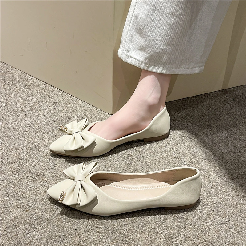 Женские туфли-балетки ручной работы из мягкой кожи с металлическими пуговицами