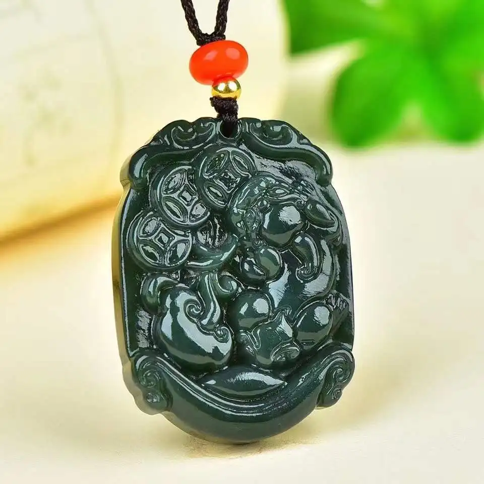 

The natural soft jade pendant men's and women's jade ornaments men's and women's pieces