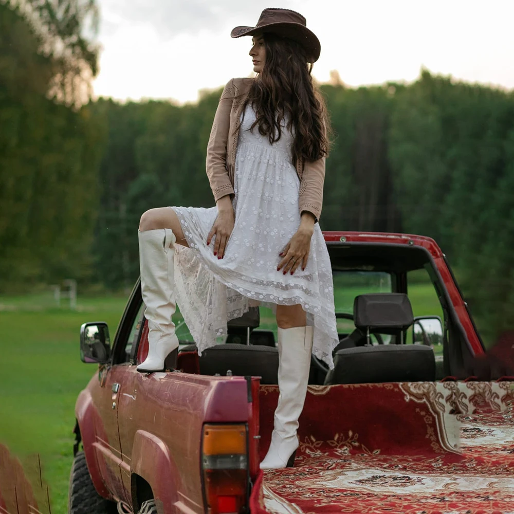 

Knee Length Embroidery Lace Wedding Dress Irregular Hem Custom Made Scoop Boho Countryside V Neck Yarn Bridal Gown