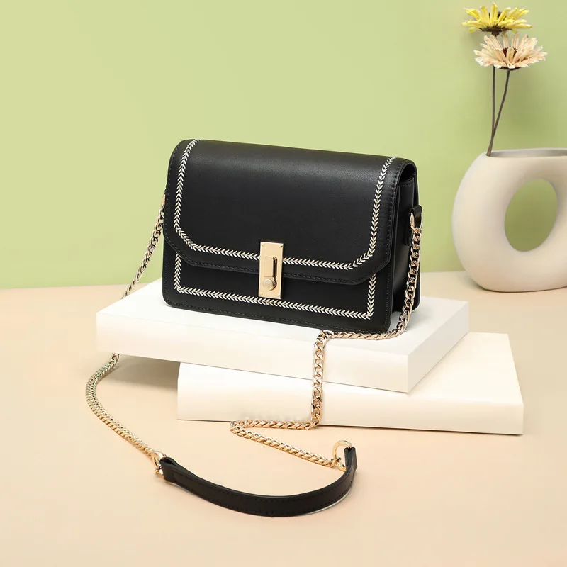 

2023 Fashionable Genuine Leather Small Crossbody Bag: Stylish High-end Chain Design, Elegant and Chic Women's Mini Square Bag
