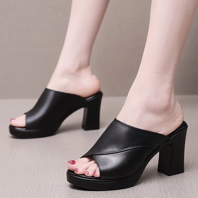 

Сандалии женские на платформе и высоком каблуке 8 см