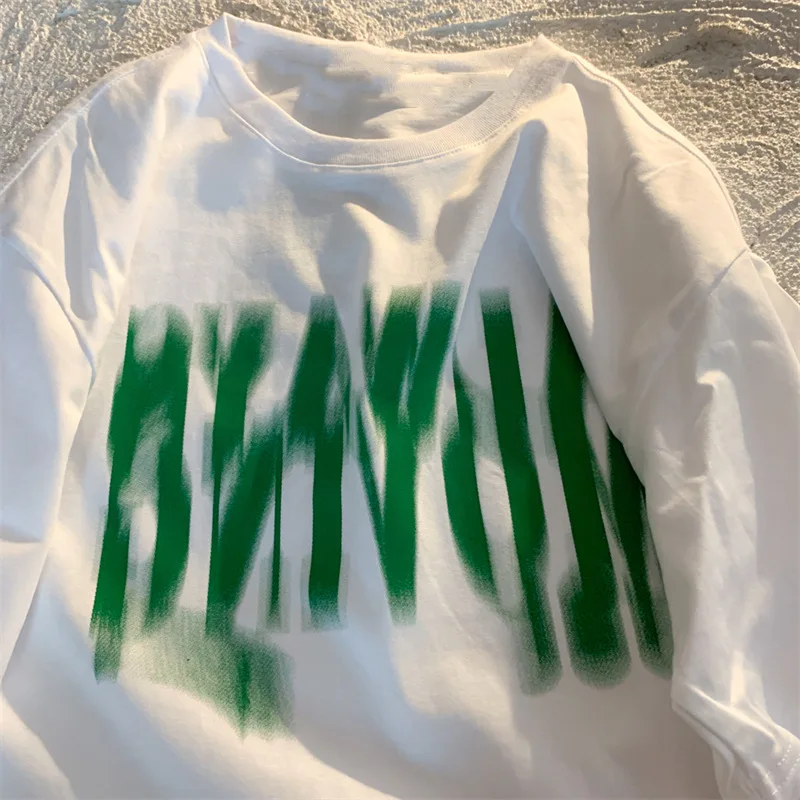 

Женская футболка с коротким рукавом, круглым вырезом и надписью