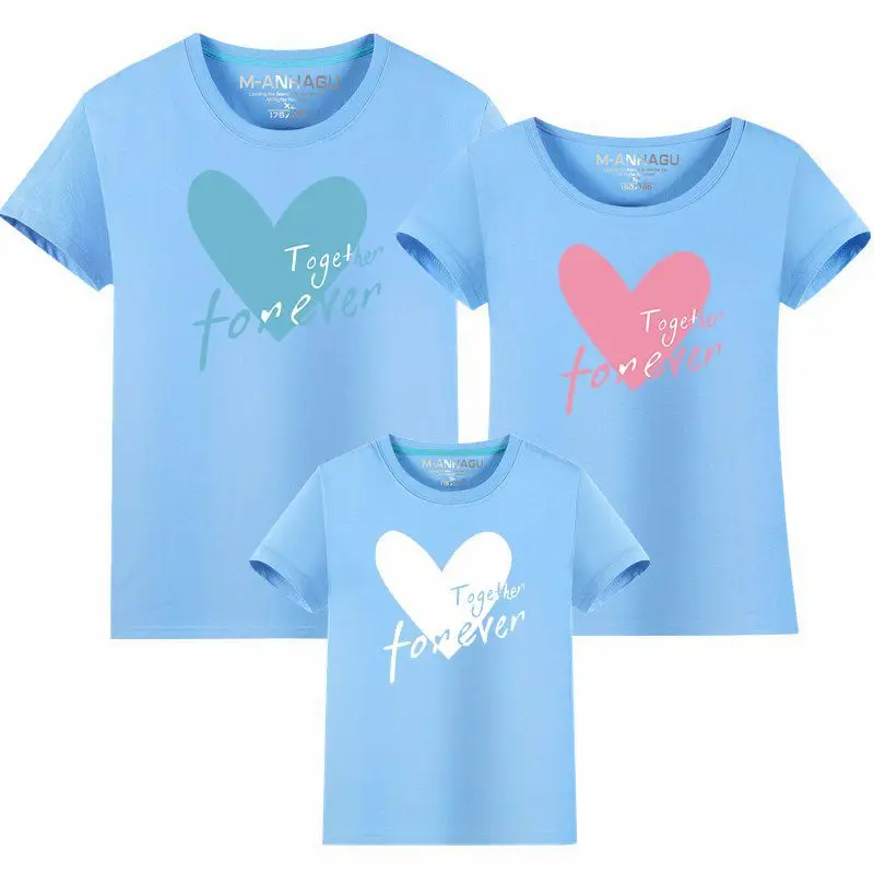 

Футболка с надписью и сердечками для родителей и детей