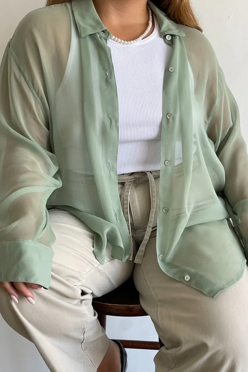 Женская прозрачная блузка на пуговицах черная однобортная с отложным воротником