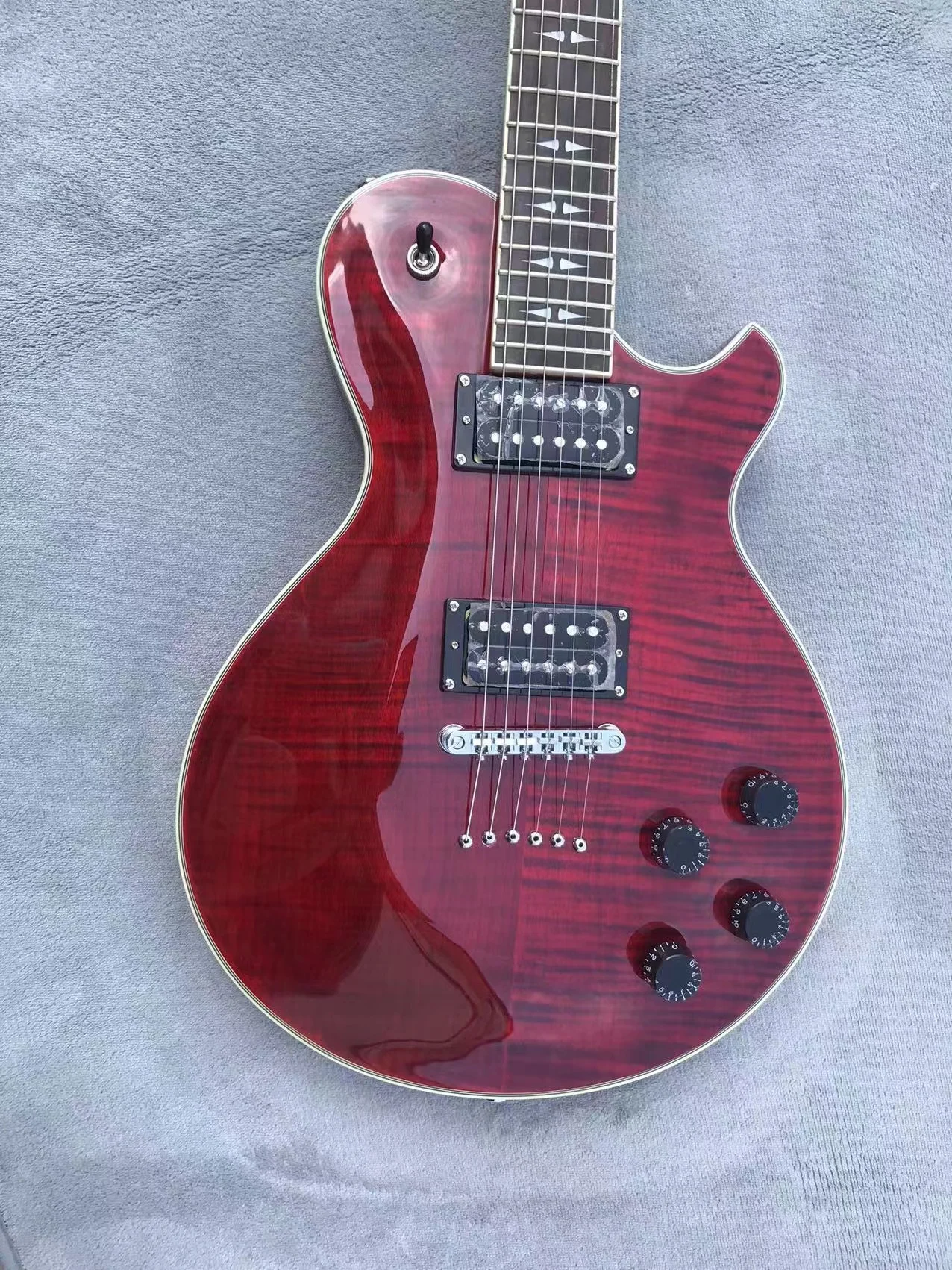 

Genuine Mchael Kelly Electric Guitar Tiger / Flame Maple Top with Original Hardwares in Stock Discount Free Shipping C1047