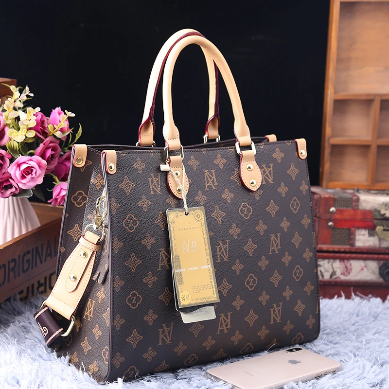 

Женская сумка из натуральной кожи, с ручками и плечевым ремнём