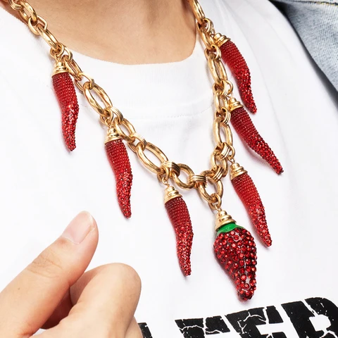 Цепочка-чокер WEALTHYBOO с подвеской красным перцем