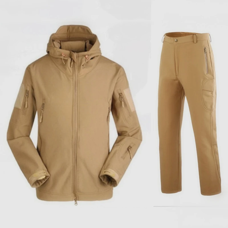 Камуфляжный костюм для отдыха на природе с капюшоном