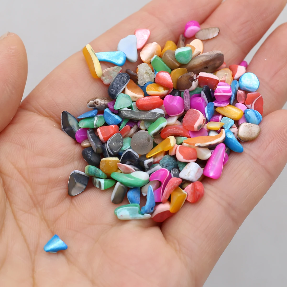 

Colorful Irregular Loose Spacer Natural Shell Conch Beads 4-7mm for Fish Tank landscape Potted Aquarium Decoration 100 Gram