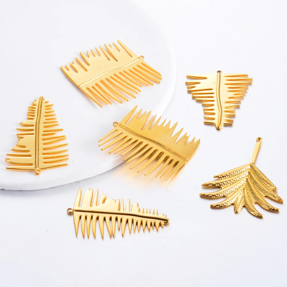 

2Pcs/Lot New Stainless Steel 18k Gold Plated Leaves Charms Pendant for DIY Bracelet Necklace Earrings Jewelry Making Supplies