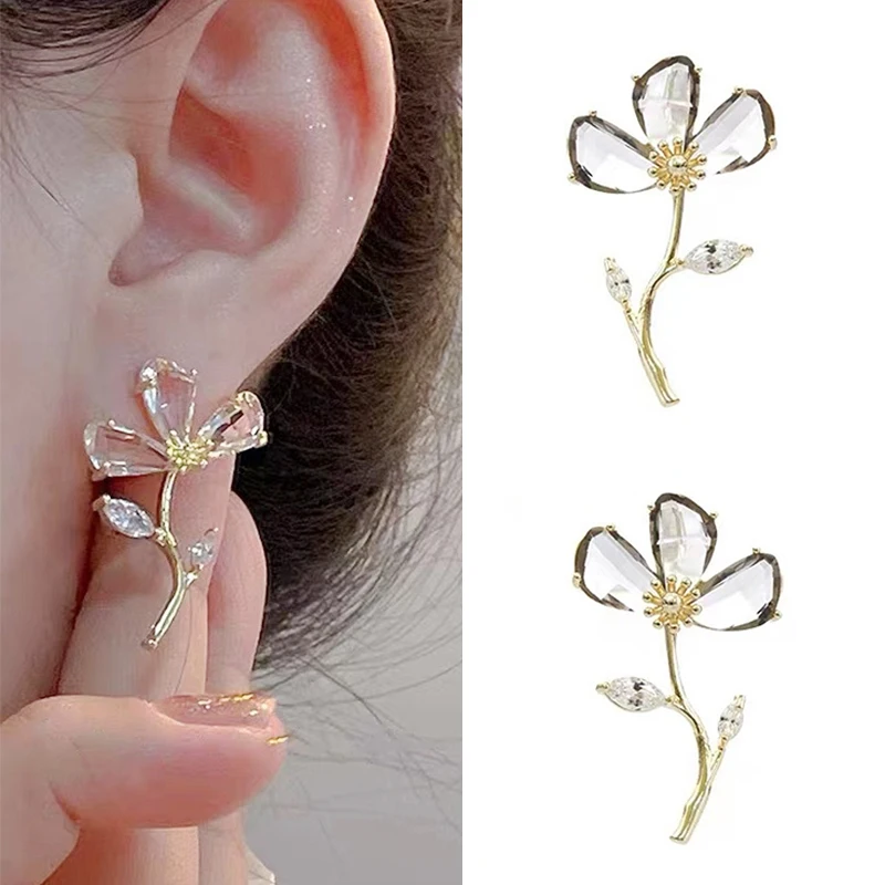 

Exquisite Korean Fashion Transparent Glass Rhinestone Flower Stud Earrings Girls Simple Daily Wear Earrings Trend Jewelry 2023
