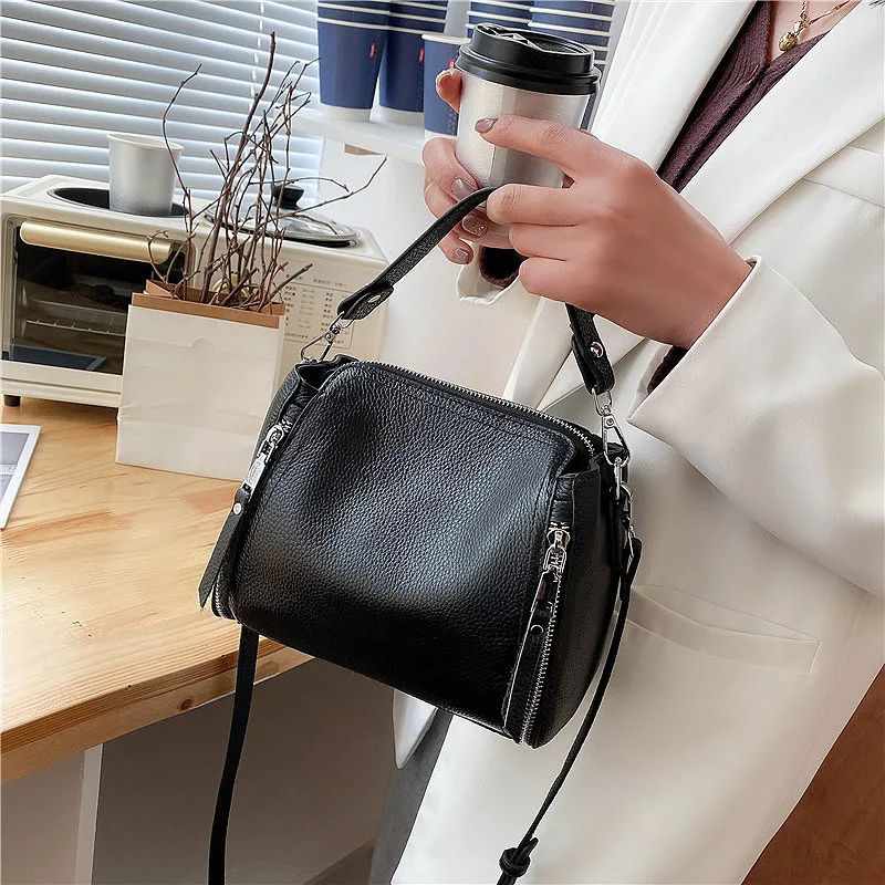 New Korean Genuine Leather Shoulder Bag With Large Capacity Bucket Bag For Fashion, Casual And Versatile Handheld Crossbody Bag
