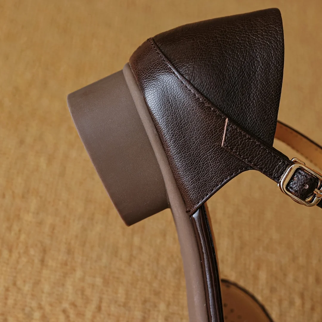 Женские летние сандалии на плоской подошве с ремешком щиколотке и острым носком