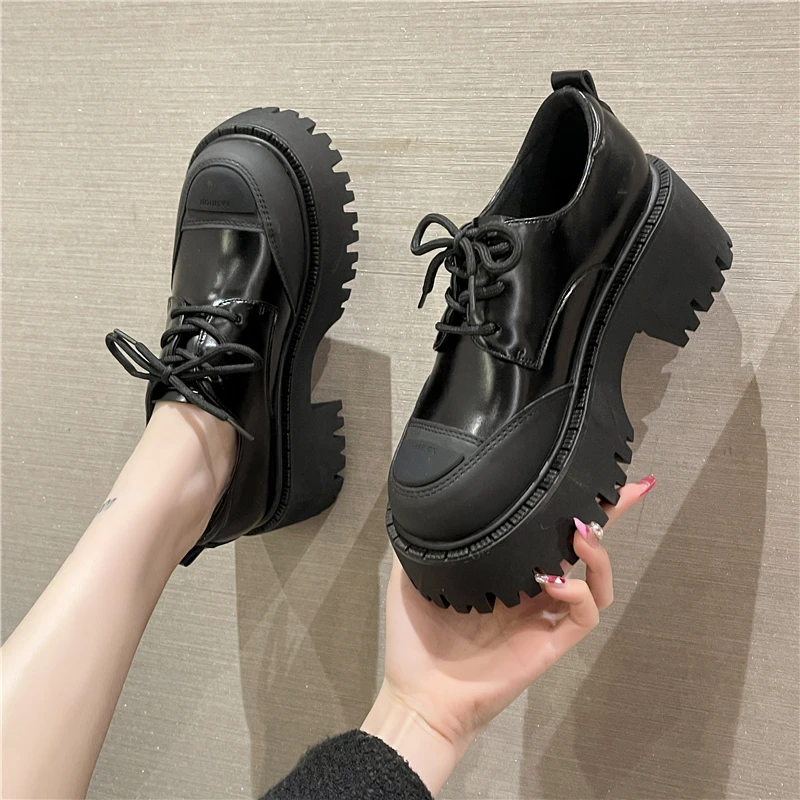 Ботинок в разрезе. Ботинки с разрезами. Сапоги с вырезами по бокам. Ботинок в разрезе. Ботинки с разрезами.