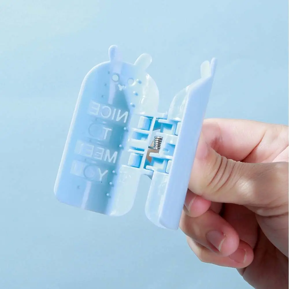 

2Pcs/Lot Lazy Bangs Roller Professional Plastic Hair Roller Set Portable Cartoon Shaped Self-adhesive Bangs Clip