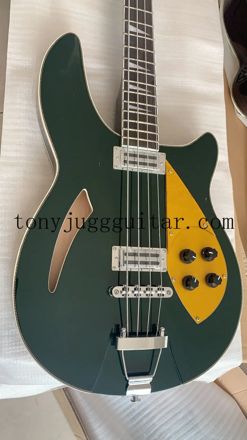 

RIC 4005 Dark Metallic Green Semi Hollow Body Electric Bass Guitar Maple Body, Dual Checkerboard Binding, Gold Pickguard