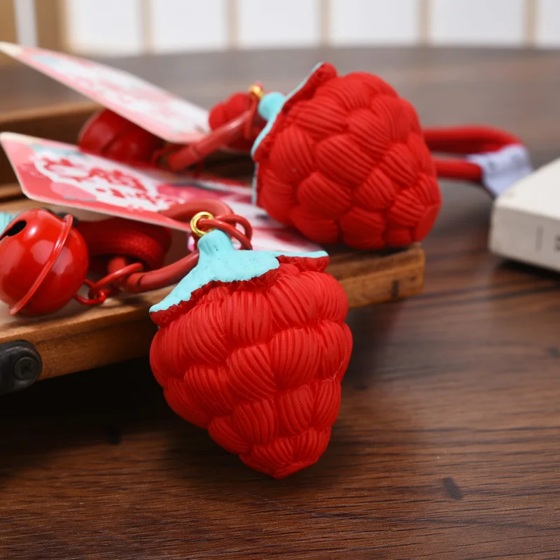 Аксессуары для ключей-брелок ключей с красной смолой в виде клубники форме