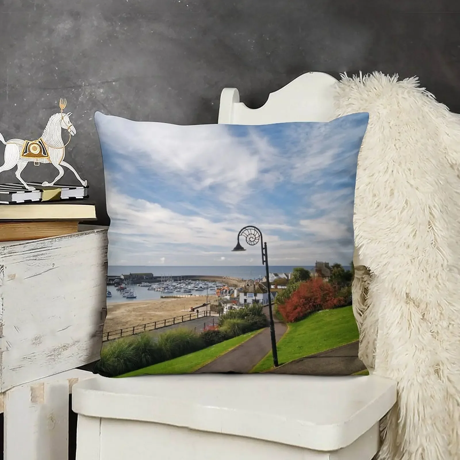 Lyme Regis Harbour из сада Langmoor наволочки для диванов декоративная подушка