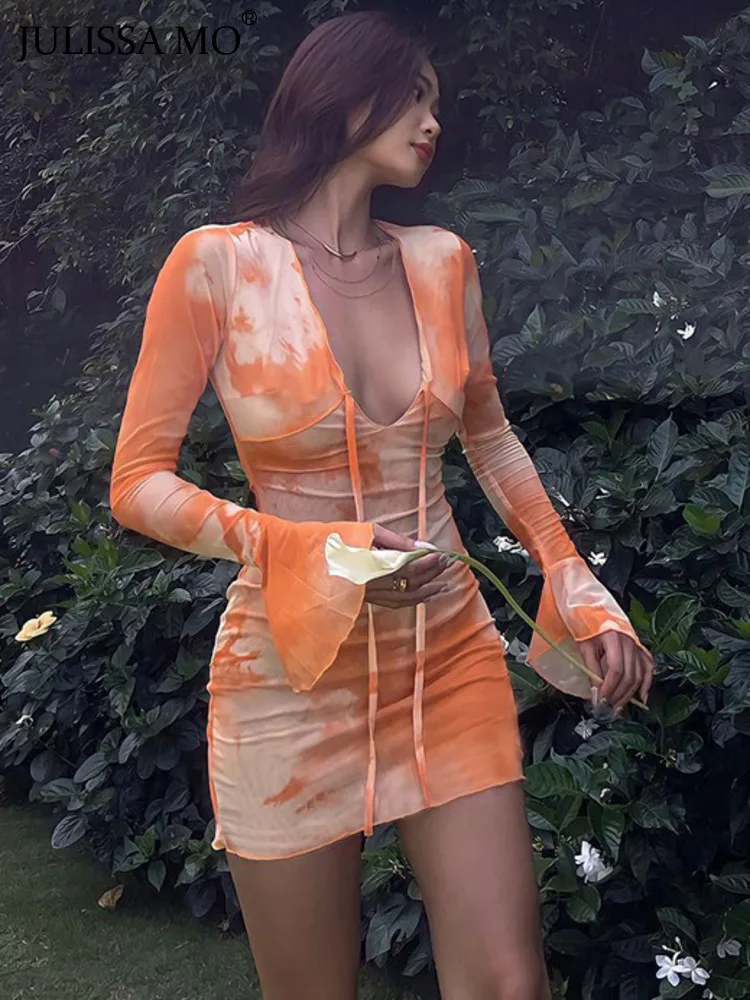 

Женское мини-платье с V-образным вырезом и длинным рукавом