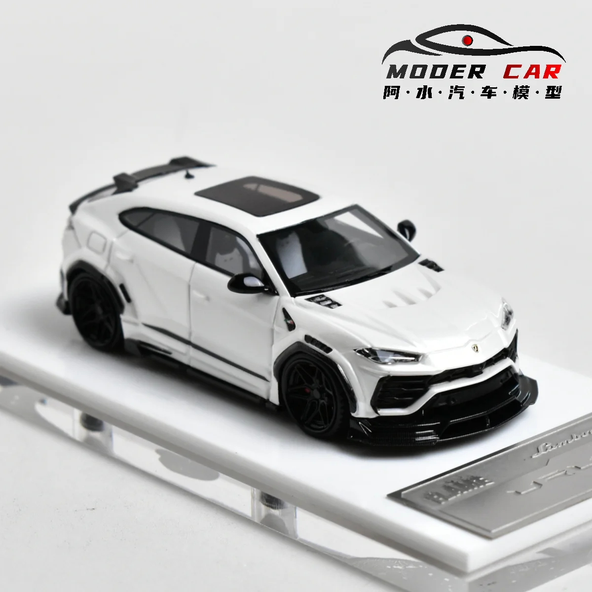 Литая под давлением модель автомобиля из смолы Flame 1:64 URUS (art.: 3920ce2c2a32c) - 3920ce2c2a32c