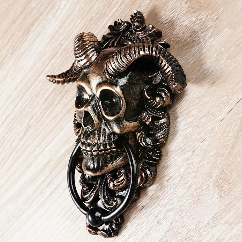 

1pc Gothic Style Horned God Skull Hanging Door Knocker Door Wall Skull Ornament Mysterious Pendant Resin Sheep Decor Handle G8f4
