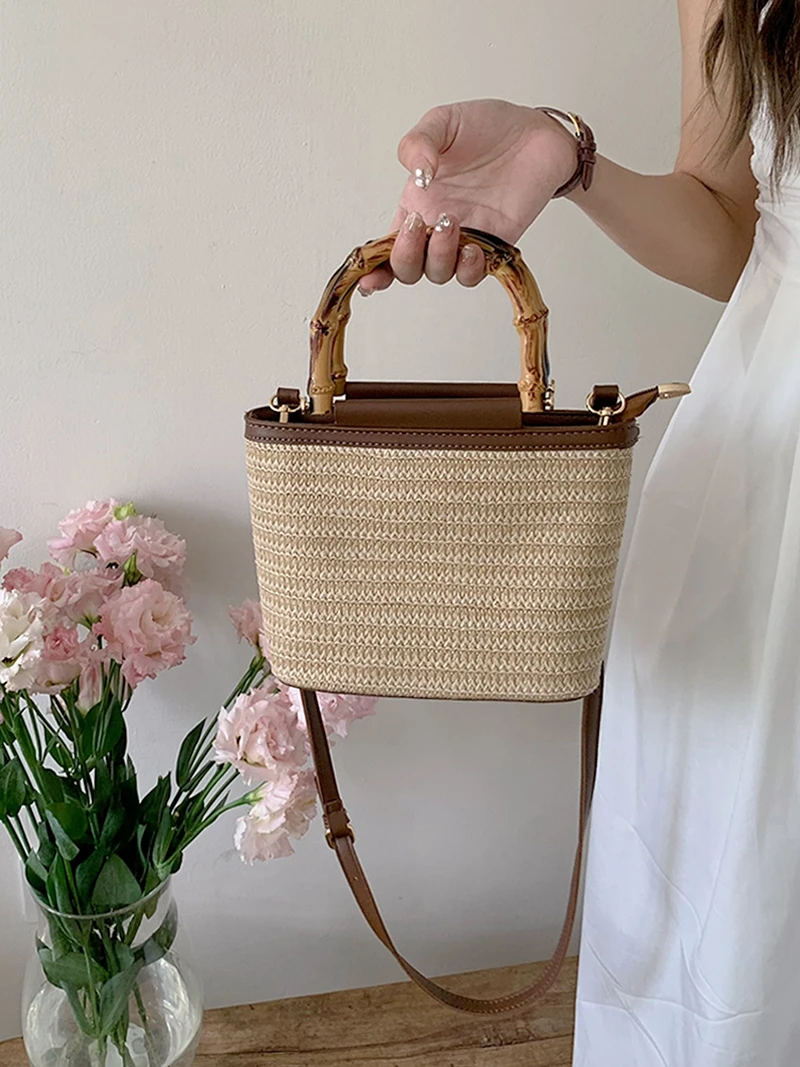 

Woven Bag 2023 New Women's Personalized Bamboo Knot Handle Design Straw Woven Bucket Bag Leisure Vacation Texture Crossbody Bag