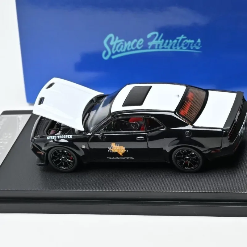 Фото Модель автомобиля Stance Hunters 1/64 Dodge Challenger Hellcat из сплава - Коллекционный предмет - Декор для взрослых - Подарок для мальчика №3