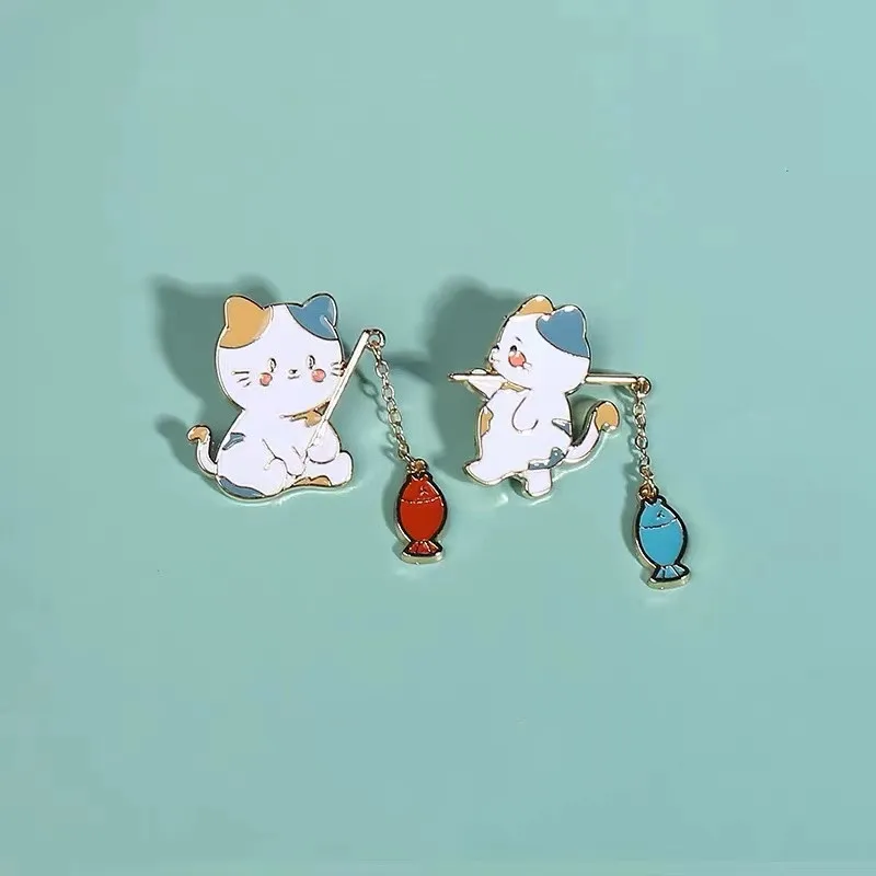 

New Fashion Creative Cat Fishing Design Metal Enamel Couple Brooch for Women Cartoon Cute Animal Badge Pin Jewelry Accessories