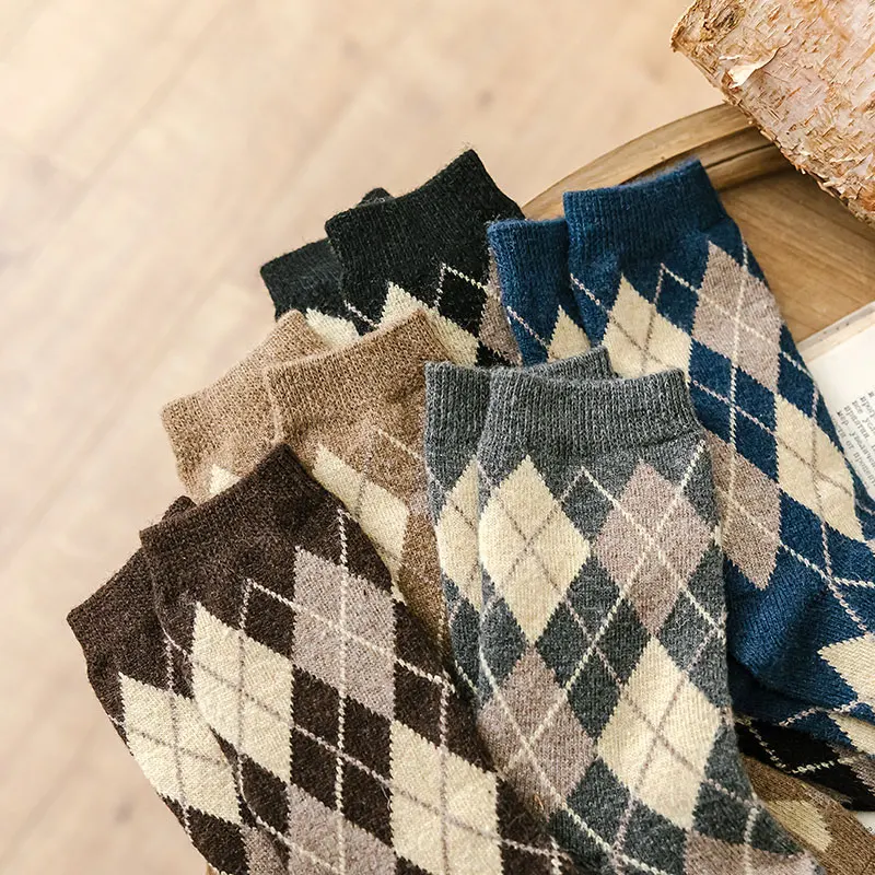 High Quality Vintage Wool Cotton Socks New Fashion Thermal Socks Women Winter Warm Thick Fluffy Breathable Geometric Girls Socks
