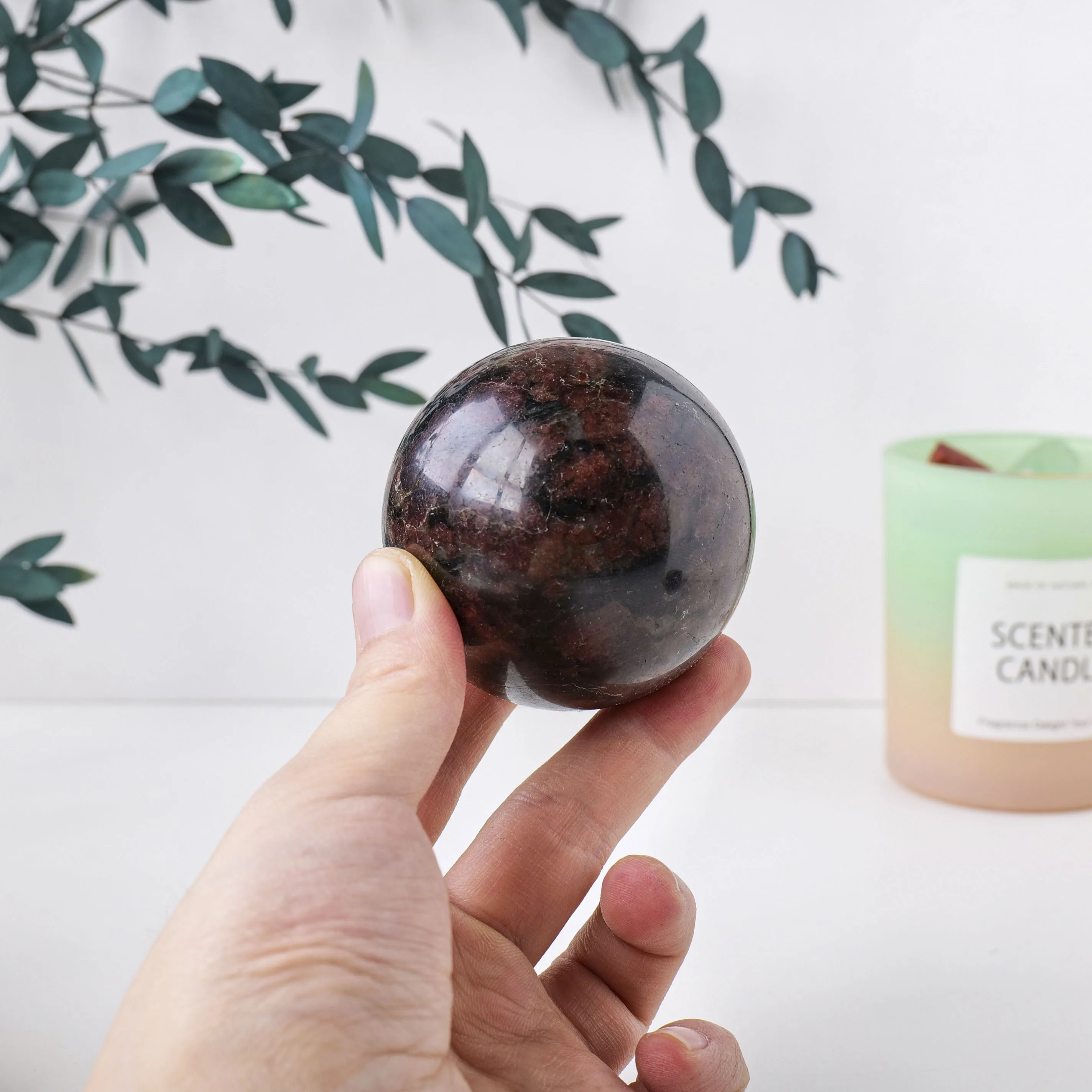 

Коллекционный кристалл Рейки из граната Runyangshi