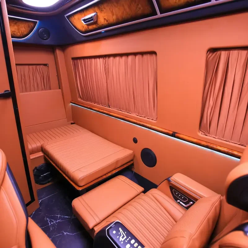 Фото Комплект для переоборудования салона Dingkong Sprinter VIP: кожаные сиденья капитана цвета тан с потолком «звездное небо» и атмосферной подсветкой. |   Индивидуальное производство по заказу (OEM) №5