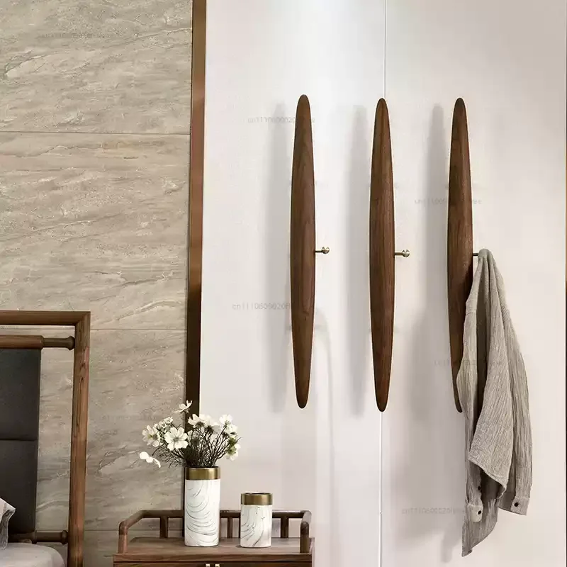 Фото Настенная вешалка для одежды в скандинавском стиле Simplicity Luxury, винтажная вешалка-стойка из массива черного ореха, для спальни, для одежды и головных уборов, в японском стиле, для дома №2