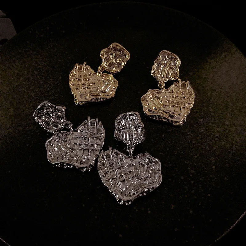 

VSnow Creative Gold Silver Color Metallic Love Heart Dangle Earring for Women Temperament Irregular Geometric Earring Jewelry