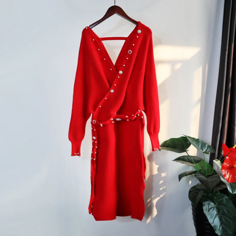 

Женское длинное трикотажное платье с длинным рукавом и V-образным вырезом